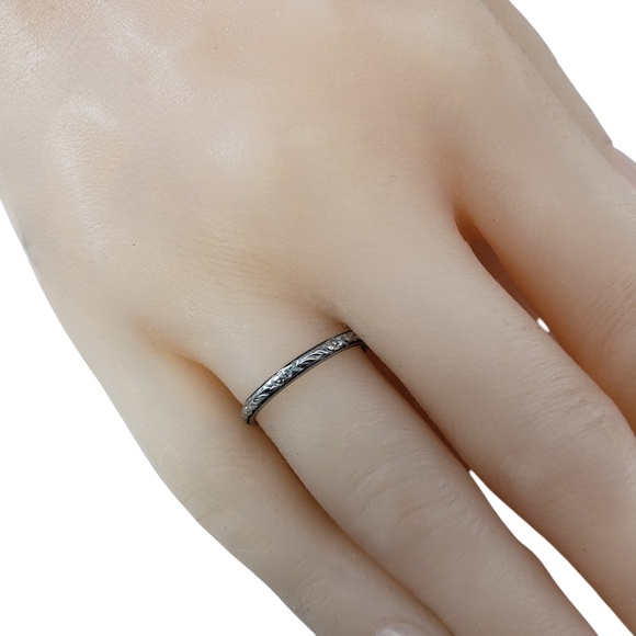 Antique 18 Karat White Gold Floral Design Thin Wedding Band Ring Size 7 #20579 - Picture 6 of 6